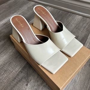 ALOHAS SQUARE TOE SPLIT HEEL SANDALS